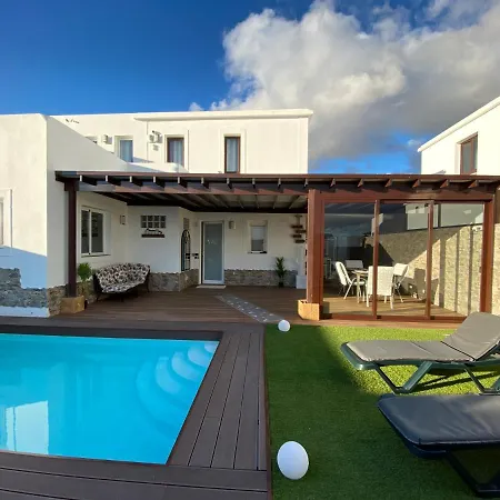 Laura 31 Playa Blanca (adults Only) Homestay