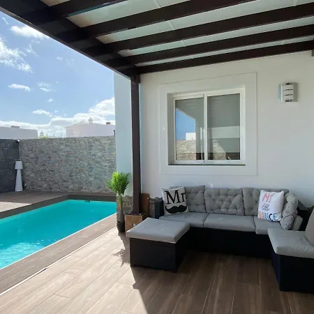 Laura 31 Playa Blanca (adults Only) *