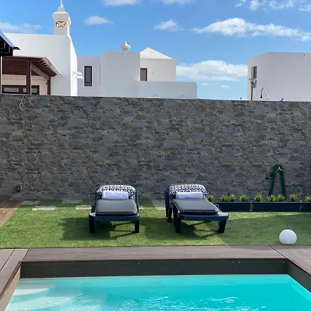Laura 31 Playa Blanca (adults Only) *